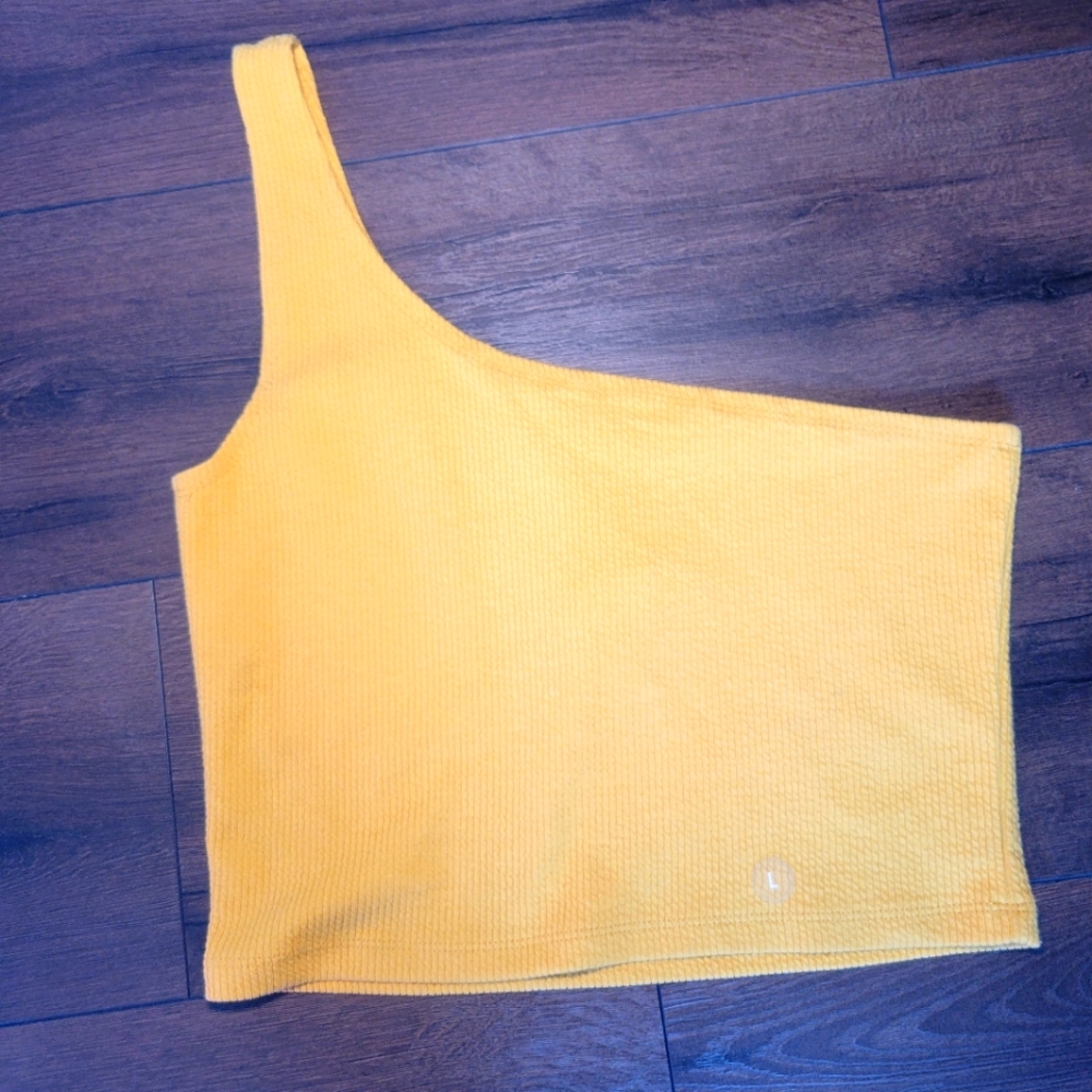 NWT Me To We Pacsun Ribbed‎ Yellow One Shoulder Crop Top Women's Size Large